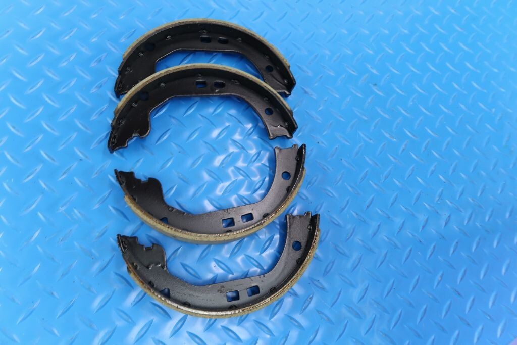 Maserati Ghibli Quattroporte emergency parking hand brake shoes & hardware #1115