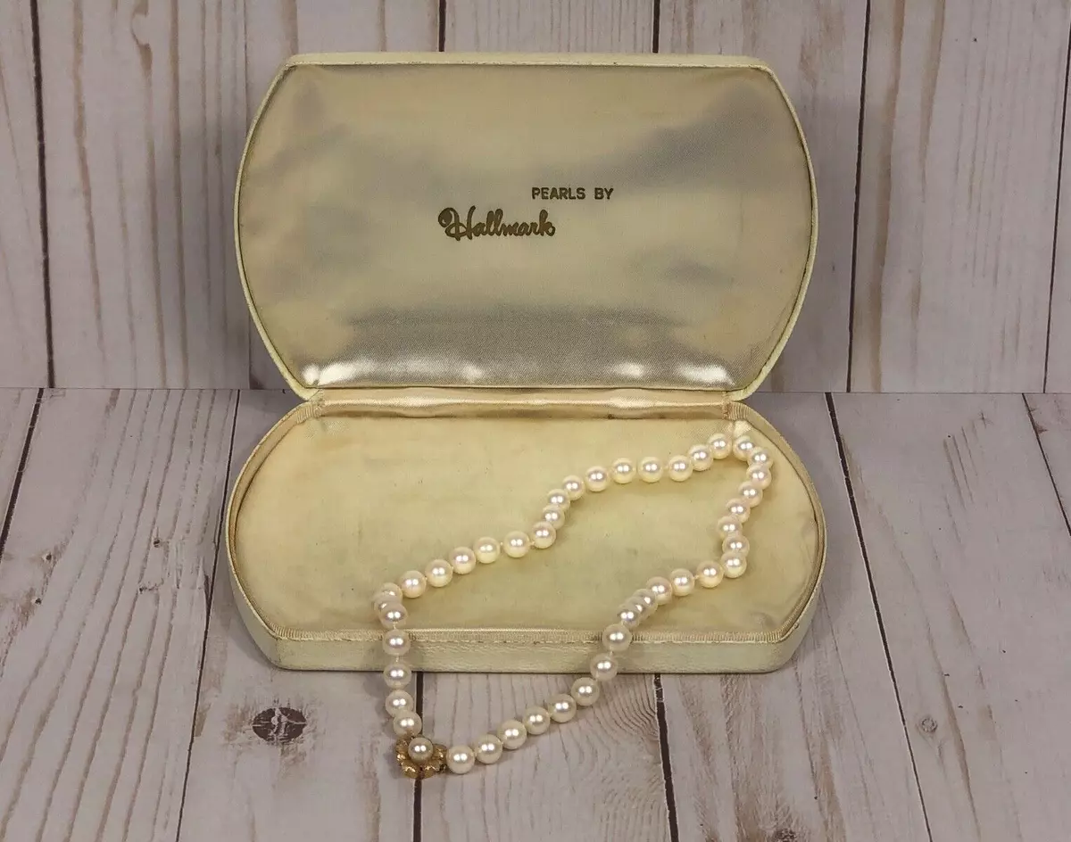 Lot - CHANEL STYLE PEARL AND FOURTEEN KARAT GOLD NECKLAC