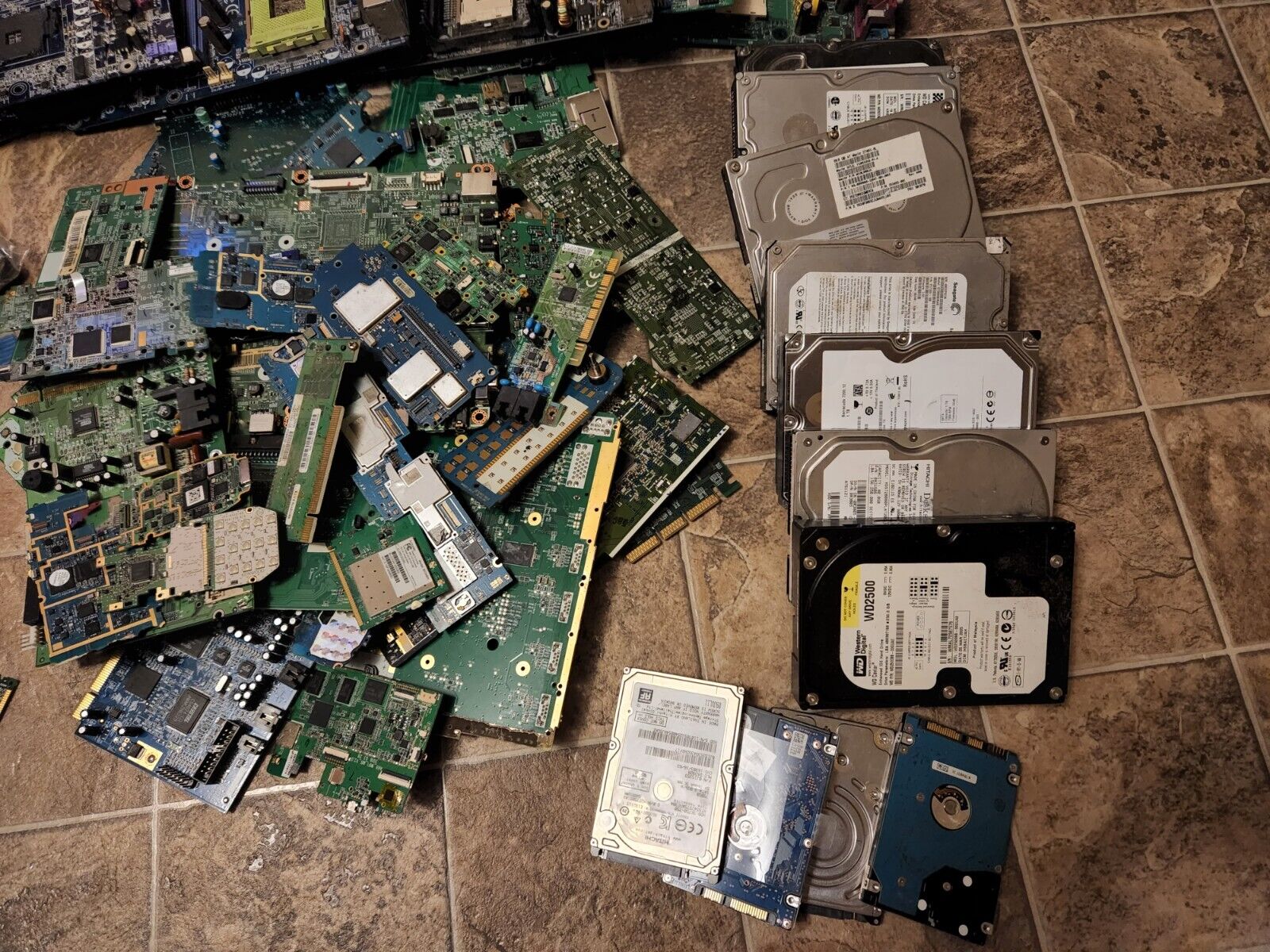 Gold Recovery Lot Escrap Gold Fingers RAM Motherboards And More