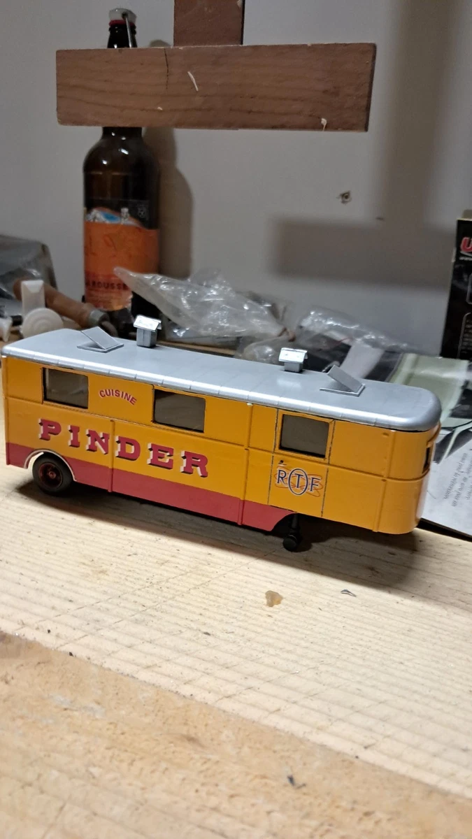 cirque pinder remorque cuisine 1.43