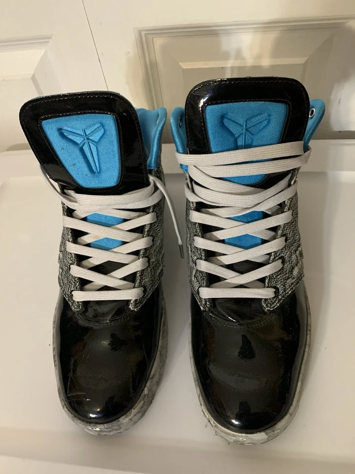 NIKE Mens Sz 10.5 KOBE 9 NSW LIFESTYLE TXT 'BLACK PLATINUM 649699-001 - Image 4 of 4