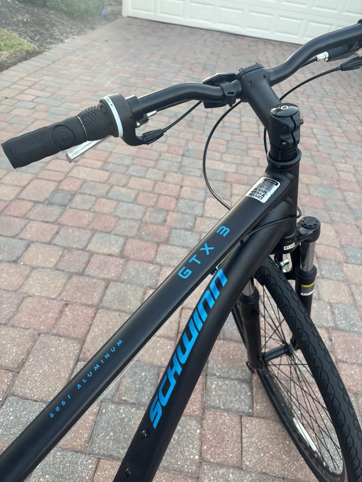 Schwinn GTX 3 Hybrid Road Touring Bike Shimano Components Lightweight New Tires - Image 2 of 4