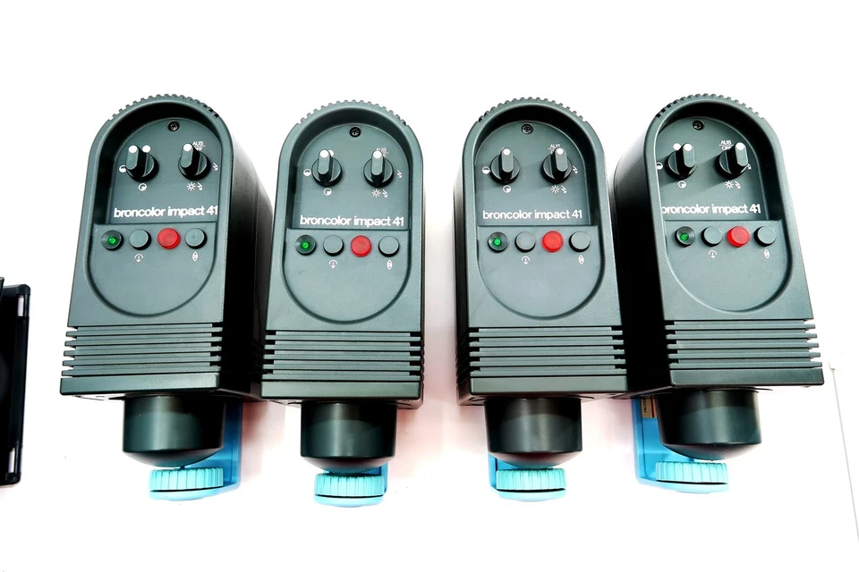 x4 Cabezales de Flash BRONCOLOR IMPACT 41 en Estuche Rígido con Accesorios Reflectores etc. Foto 3 de 4