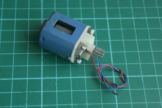 Vintage 1/24 1/32 scale slot racing car Revell 36D SP600 Blue can motor.