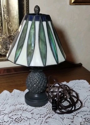 QUIZEL TF6845R TIFFANY TABLE LAMP STAINED GLASS 2-LIGHT LEVEL ROTARY SWITCH 