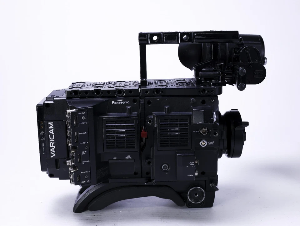 Cámara Panasonic AU-V35C1G Varicam 35 4K PL con estuche, montaje en hombro, EVF Foto 3 de 4