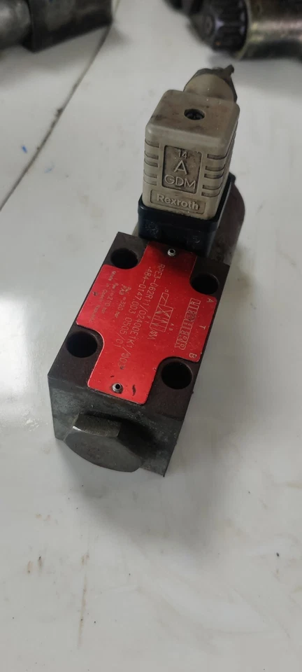 Válvula LIEBHERR RPE3-062R11/02400E1K1/003 Foto 4 de 4