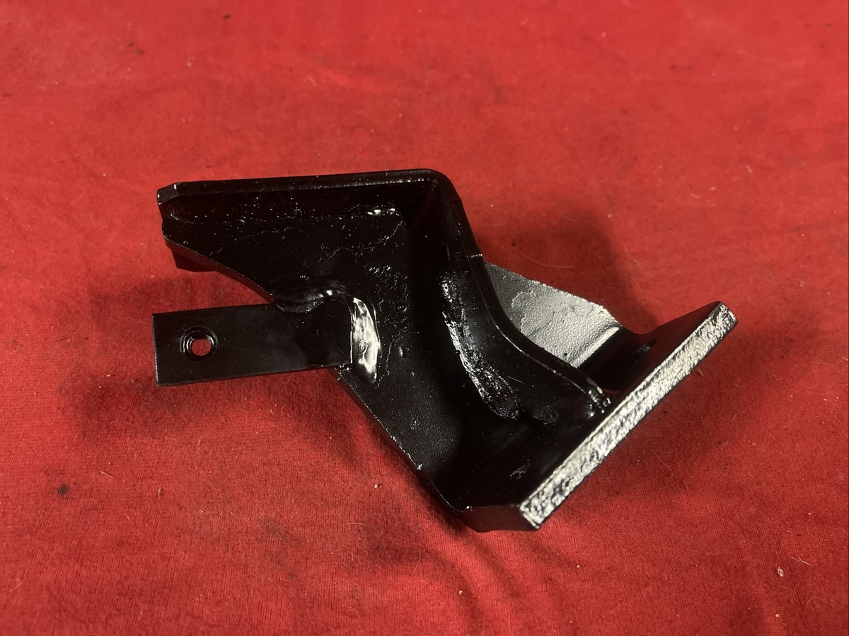 ＊しず＊　0808 1984-1989 Nissan 300ZX TURBO NONTURBO Z31 Right Engine Mount