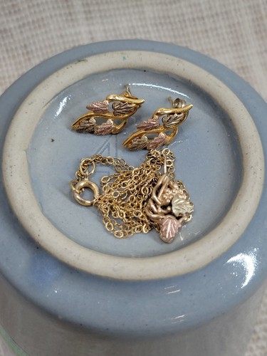 Black Hills Gold Grape Leaf Earrings & Pendant Set 10K Gold With 14K Gold Chain - Picture 2 of 7