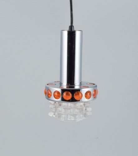 RAAK, Pays-Bas. Lampe design en chrome, plastique orange et verre transparent. - Photo 1/7