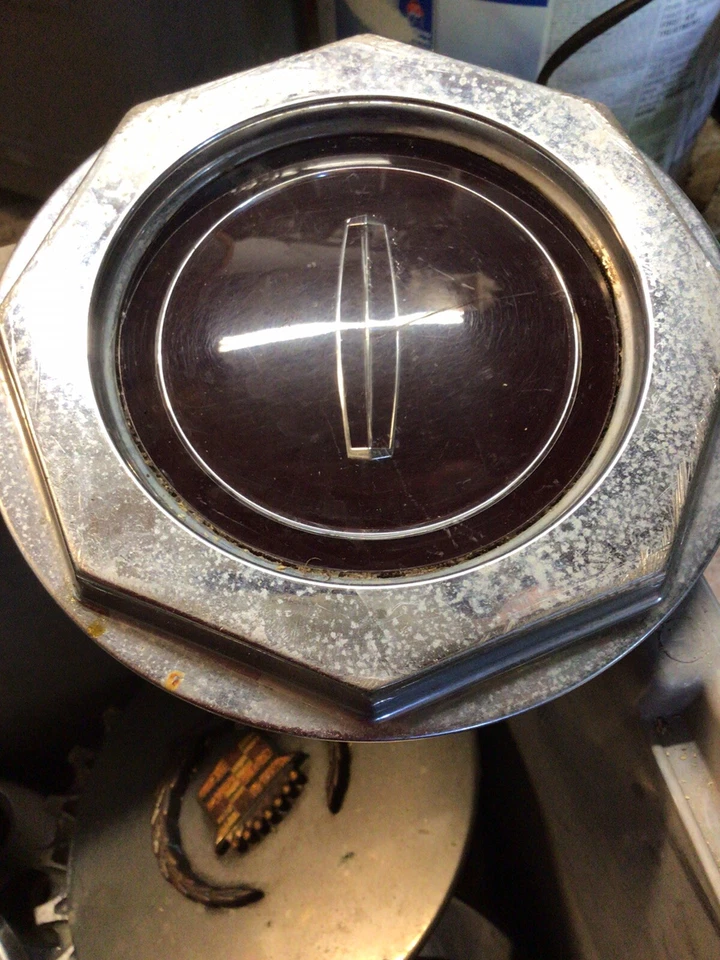 Lincoln Mark VII Continental Burgundy Wheel Vintage Center Cap 1984-1993  OEM — 第 3/4 张图片