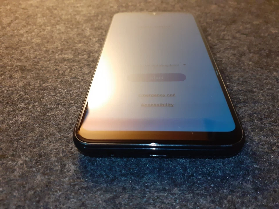 Samsung Galaxy A20e · 32GB, photo 2 of 5