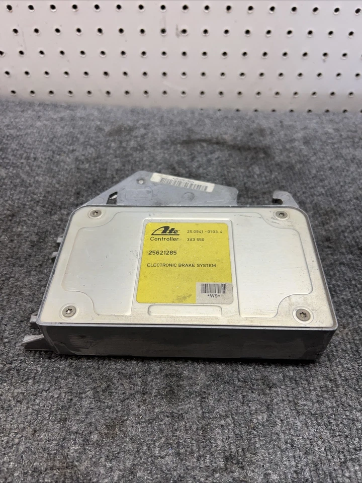 Control de frenos ABS 96-99 OEM Buick Riviera, Oldsmobile Aurora con control de tracción  Foto 2 de 4