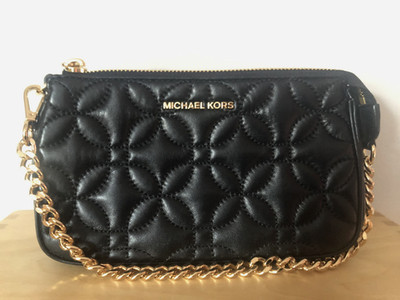 Michael Kors Tasche Clutch Chain Pochette Schwarz / Gold, detailreiche Steppung