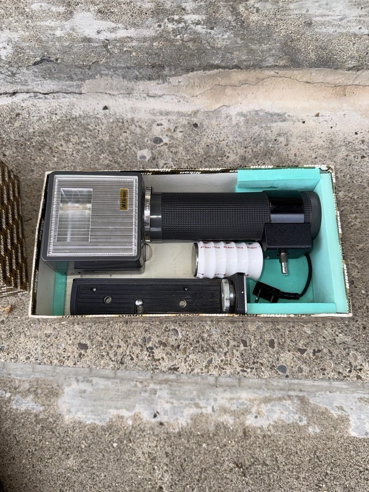 Used Nikon SA-1 AC Speed Light Unit with Charger - Image 3 of 4