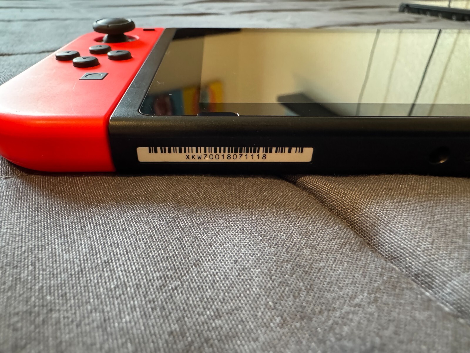 Nintendo Switch 32GB Handheld Console - Excellent Condition Red Joy-con System