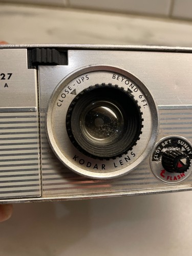 Vintage Kodak Brownie Super 27 Camera Kodak Lens f/8 - Untested - Picture 4 of 10