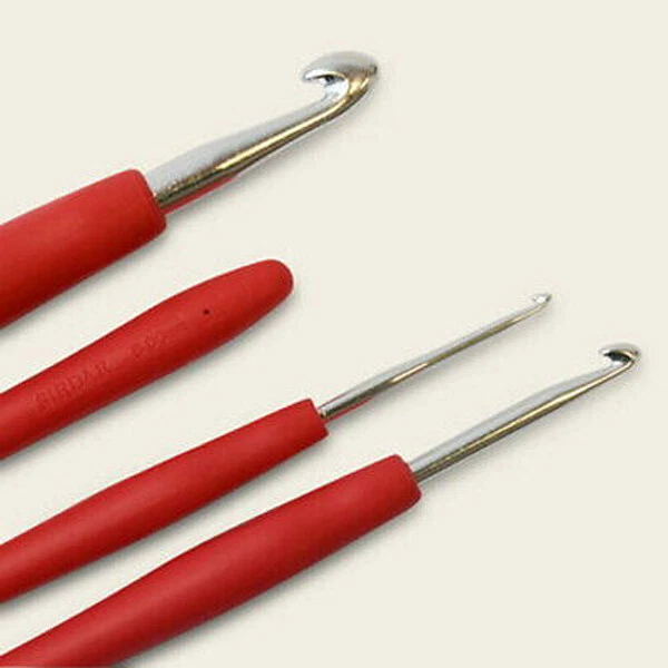 SIRDAR 17cm (6.7") RED SOFT-TOUCH HANDLE CROCHET HOOK - ALUMINIUM - SIZES 2mm -