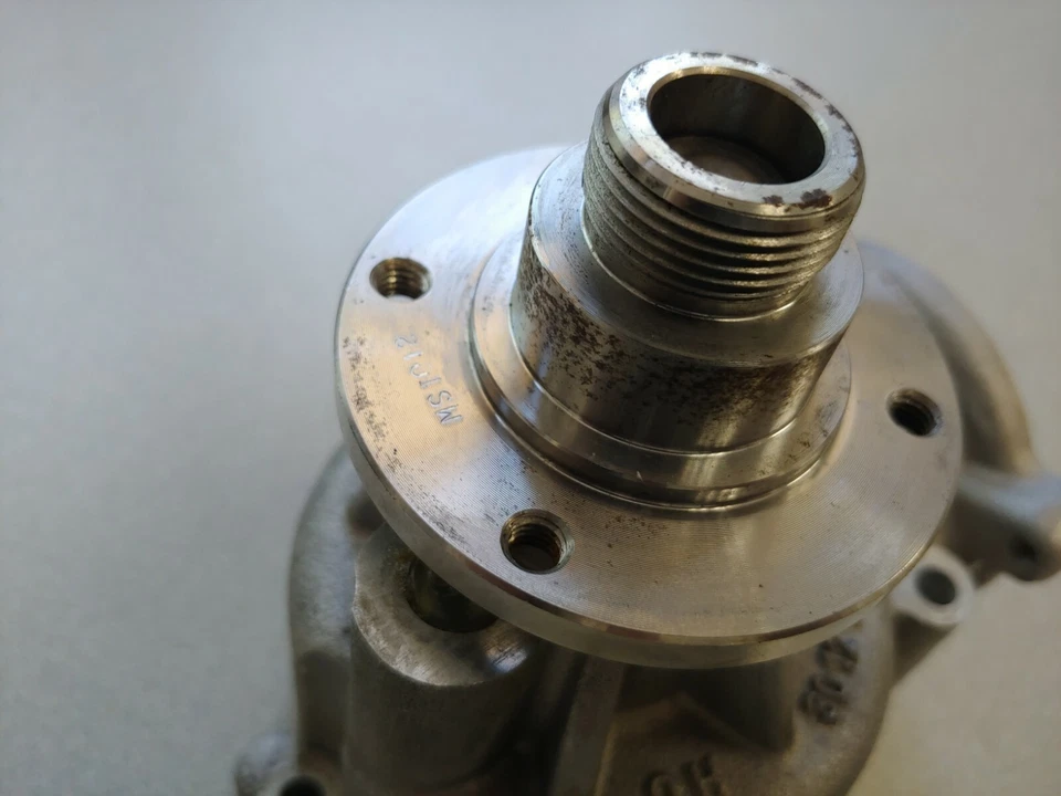 EXCELENTE BOMBA DE AGUA ORIGINAL ALEMANA LASO BMW M3 NUEVA Foto 4 de 4