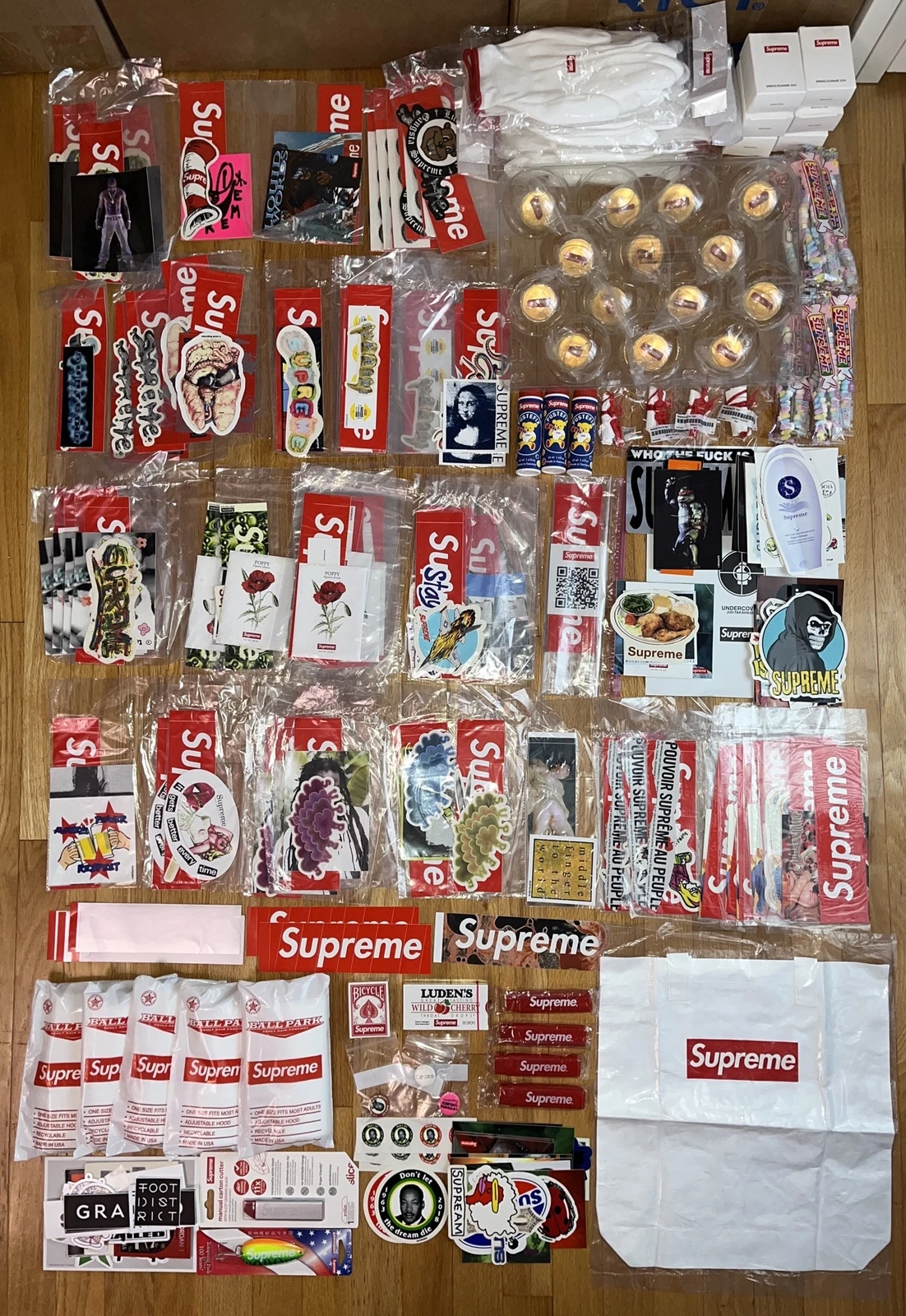 Lot Supreme   Stickers, cadeaux, accessoires (Veuillez lire la description)
