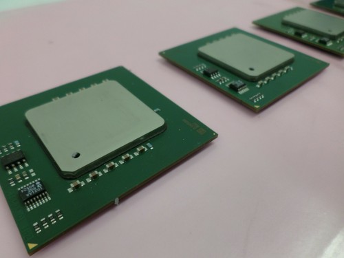 Lot of 4 XEON SL8UN Processors 3666MP/1ML2/667/1.4V - Picture 2 of 5