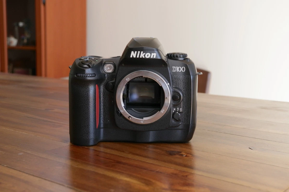 Nikon D100 レンズ付き ニコンD100 救出しました。28mmF3.5レンズと共に！』 ニコン D100