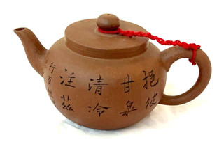 Chinese Yixing Clay Teapot great condition with signature seal mark