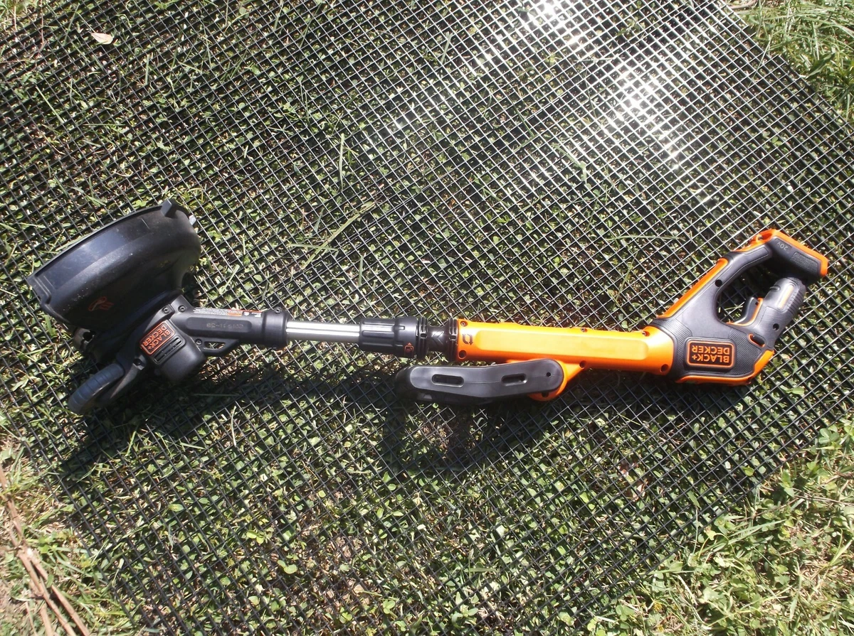 Black and Decker 20V MAX 2 Speed String Trimmer/Edger LST522 from