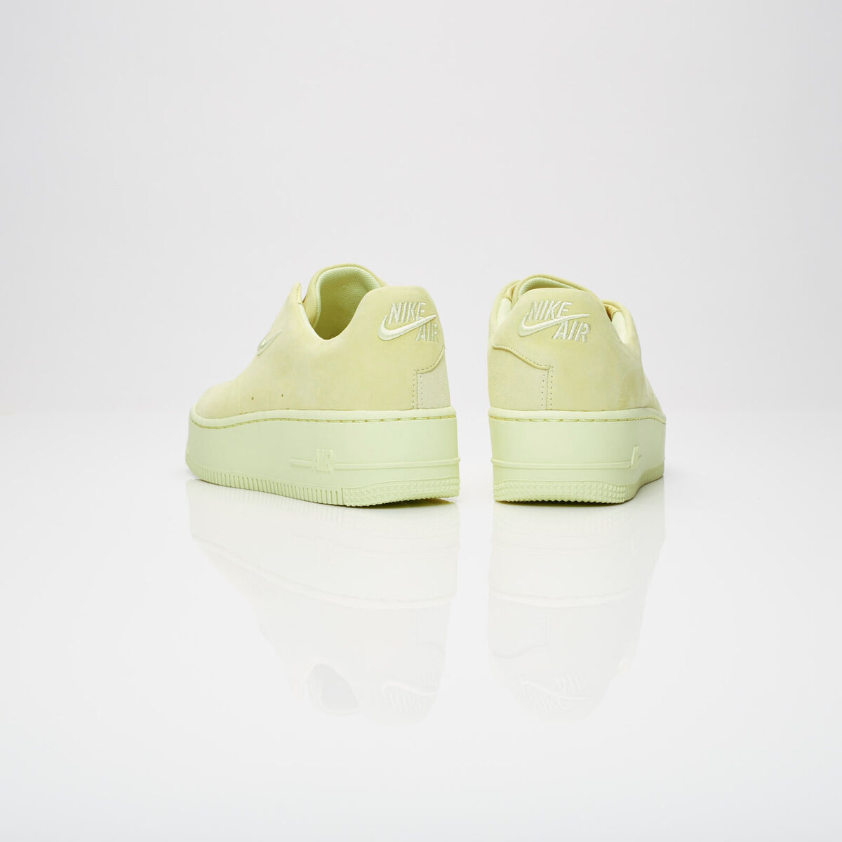 Nike WOMEN'S AF1 Sage XX Luminous Green SIZE 12, FITS MEN'S Nike WOMEN'S AF1 Sage XX Luminous Green SIZE 12, FITS MEN'S