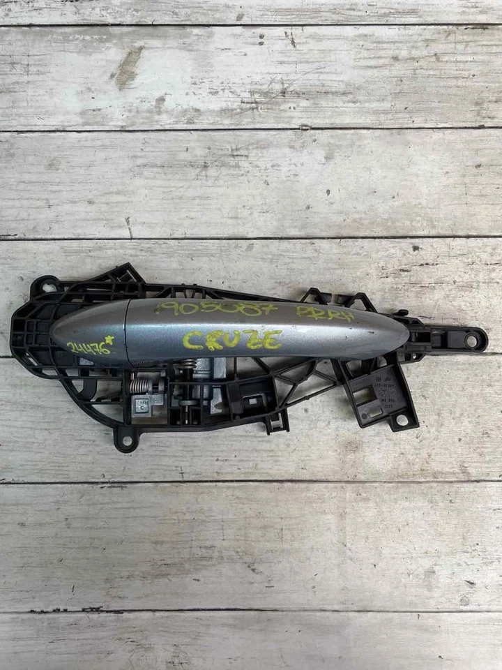 Chevy Cruze door handle 16 18 rear right side outside handle silver OEM 13506795 - Image 4 of 4