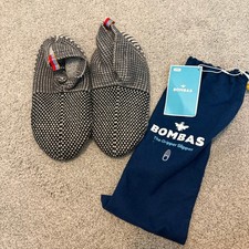 Bombas Gripper Slippers Size Large Charcoal Grey Knit Non-Slip Travel Pouch