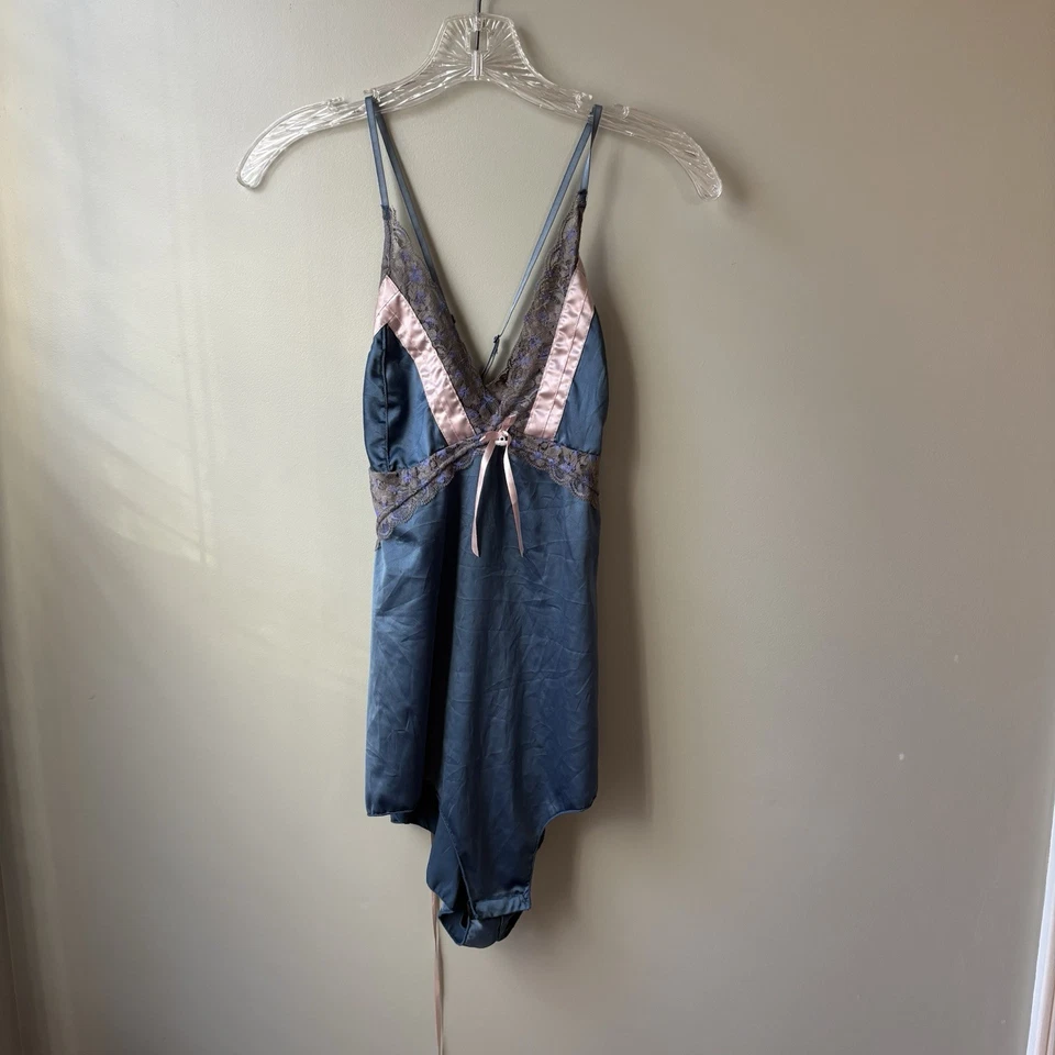 Синий атласный плюшевый мишка с кружевом от Coquette - размер большой - Snap промежности ленты бант - Изображение 3 из 4