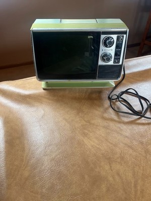 1970 s Zenith 9  Solid State Portable B&W TV, Model G1150F Avocado Green RARE
