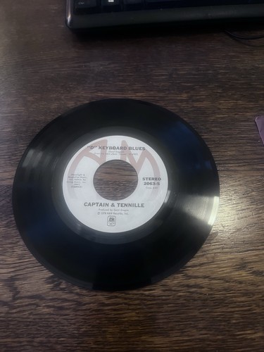 Captain & Tennille 45rpm D Keyboard Blues & You Never Done It Like That VF B97 - Foto 2 di 5