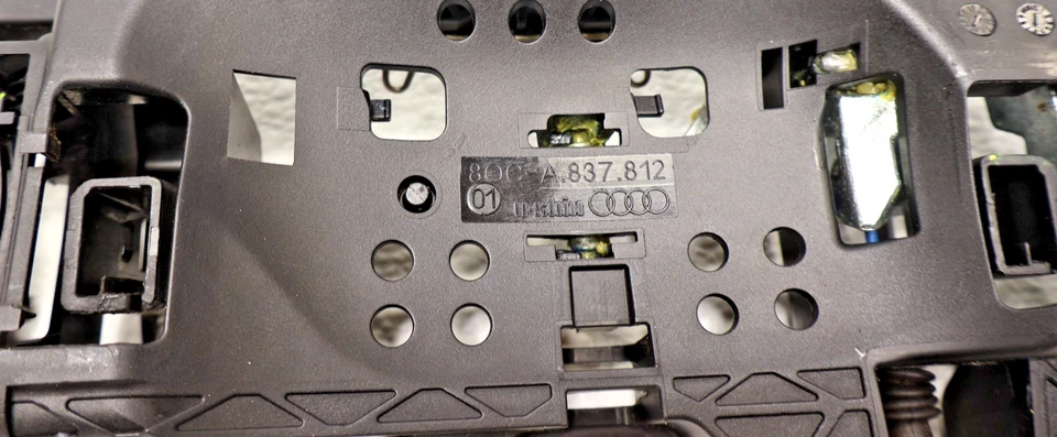 2021 AUDI Q5 REAR RIGHT DOOR HANDLE OEM 80CA837812 - Image 3 of 4