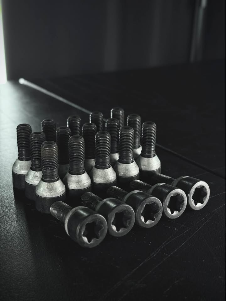 Lamborghini Huracan OEM Lug Nut Set (Star-Key Style) — Incomplete Set, No Key In
