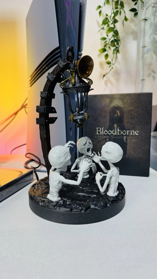 Bloodborne lanterna figure 25 cm Con Led Dipinta A Mano - Immagine 2 di 4