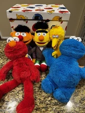 Kaws x UNIQLO Sesame Street- 5 Plush Doll Set COMPLETE Box LIMITED w/ALL TAGS ON