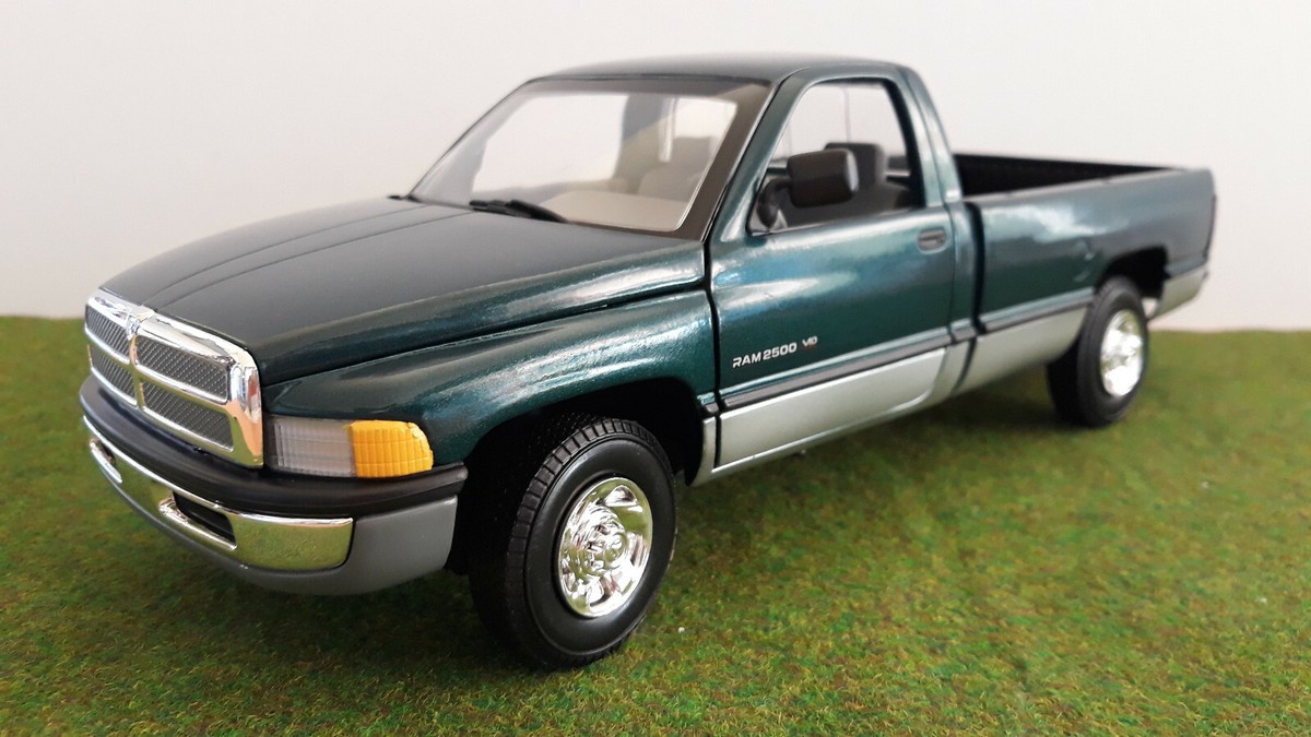 マイスト　Dodge Ram Pickup1995 1/18 1995 Dodge Ram 2500 truck , red | eBay