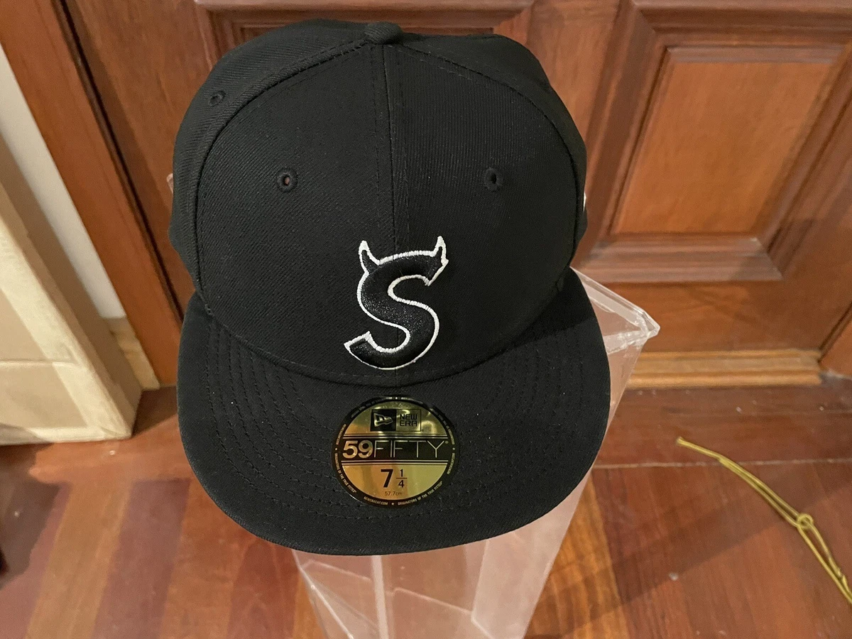 ○0256_3 Supreme 22FW S Logo New Era BLK