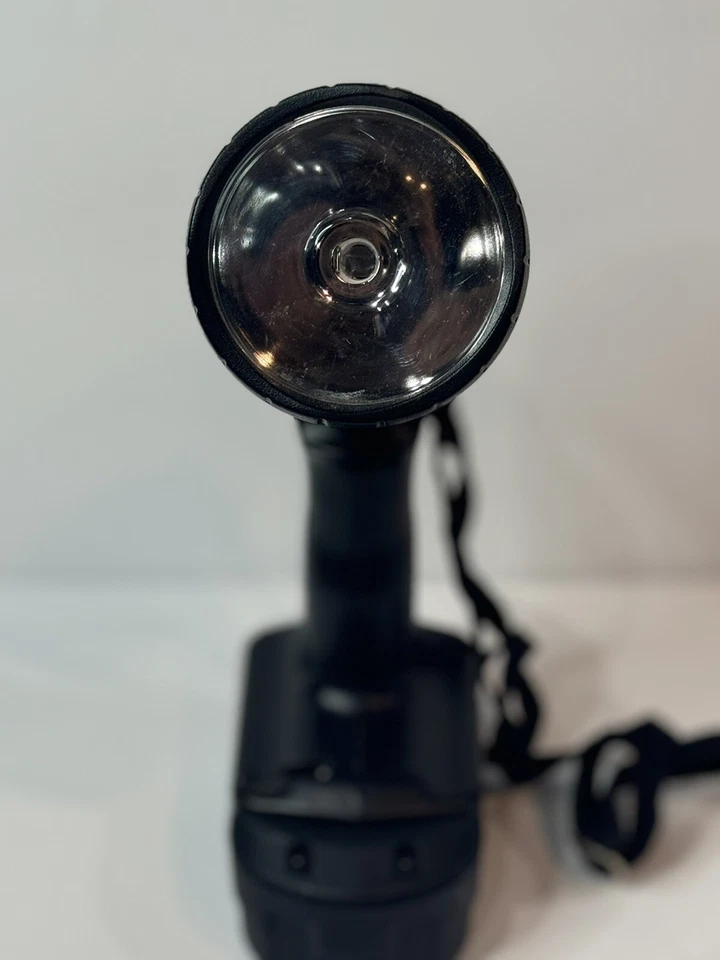 HITACHI KOKI UB18D 14.4V 18V Flashlight Pivoting Head W/ Battery - Image 2 of 4