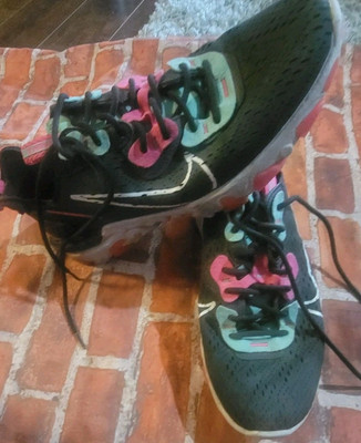 Nike React Vision Dark Smoke Pink Blast Womens Shoes Sz 10 Guc Shows Some Wear