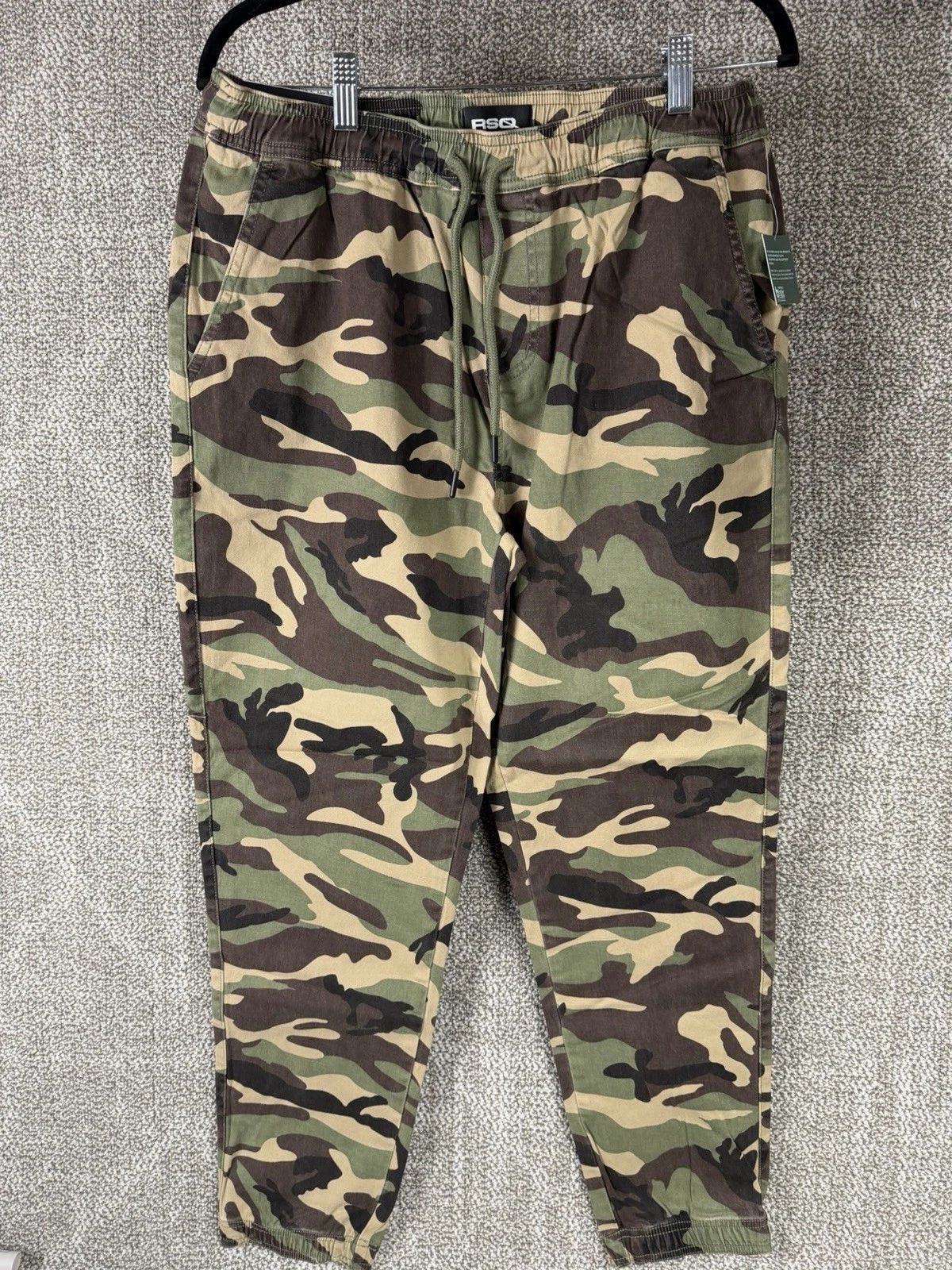Men’s NWT RSQ Twill Jogger Pants Camouflage Size Large MSRP $69
Opens in a new window or tab