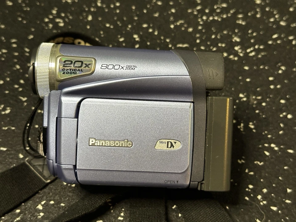 Panasonic PV-GS9 Digital Video Camcorder With Charger/OEM Battery, Works great - Image 3 of 4