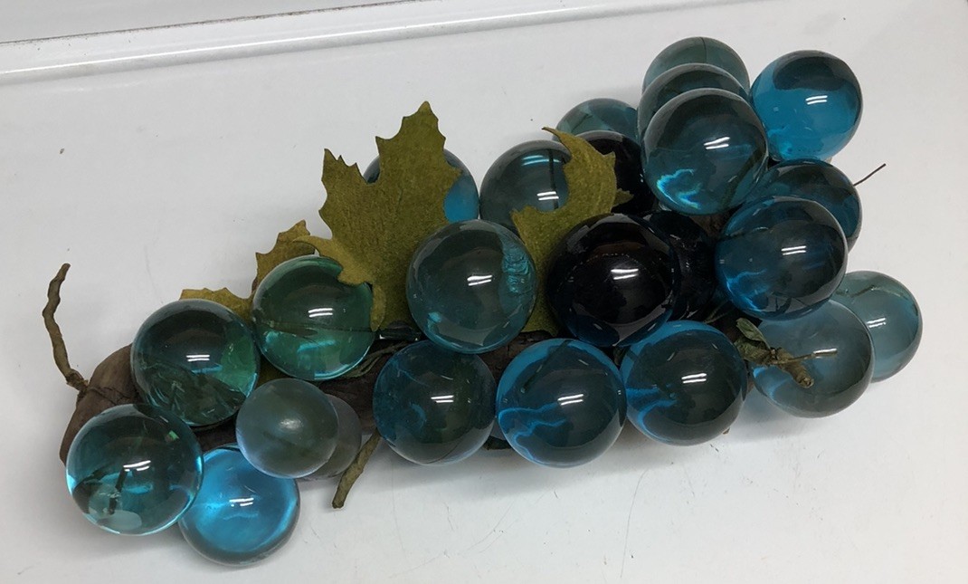 MCM Large LUCITE Grapes Cluster Driftwood Stem 13”BLUE & GREEN VTG COLORS 50’s