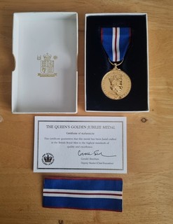 Genuine Queen Elizabeth II Golden Jubilee Medal 2002 In Original Box