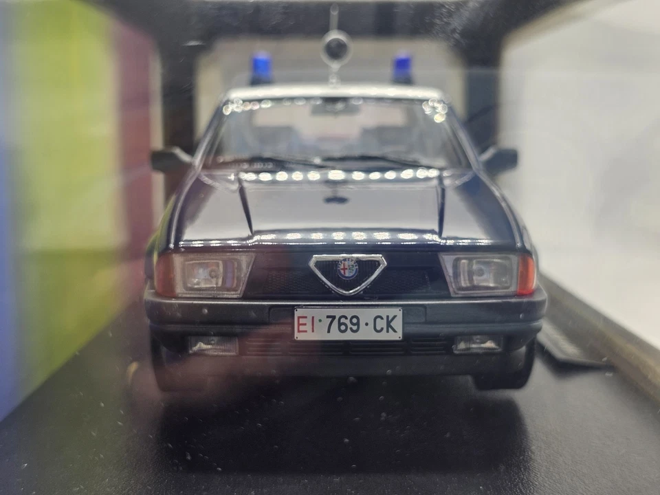 Alfa Romeo 75 Carabinieri 1991 1:18 Triple 9 In Box - Immagine 3 di 4