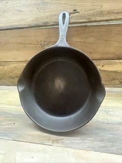 Vintage Martin Range & Stove Co #8 Cast Iron Hamburger Logo Skillet 1920 1950