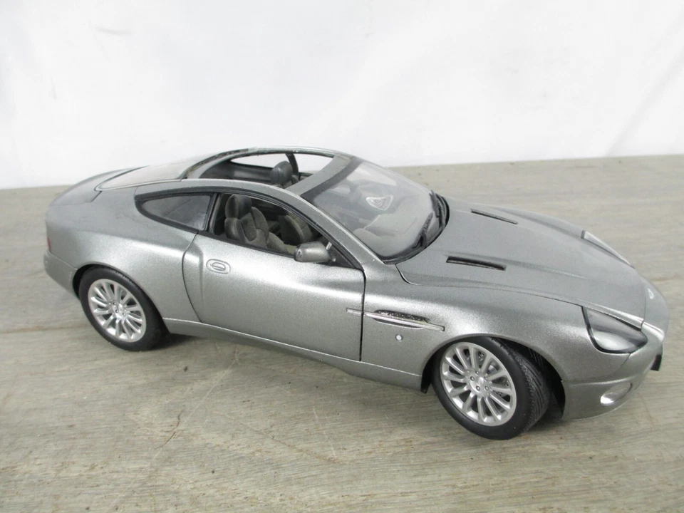 The Beanstalk Group Aston Martin Silver 1:18 Scale Diecast Model Car **Read** - Image 2 of 4