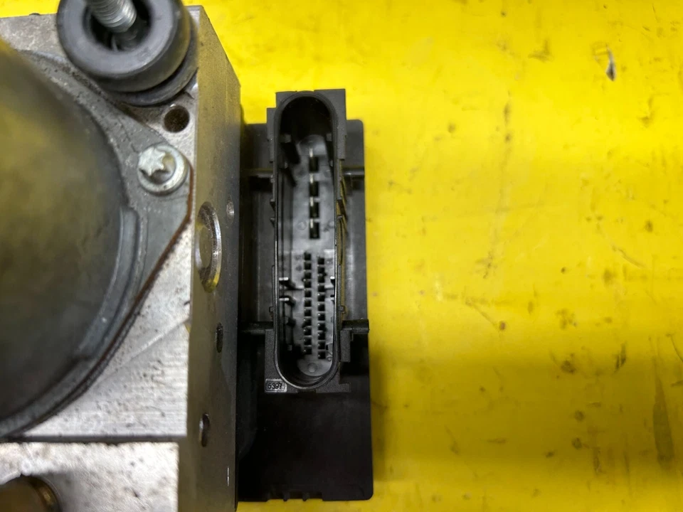 Nissan Altima 2010 ABS bomba de freno antibloqueo con unidad de módulo OEM 0265 950 562 Foto 2 de 4